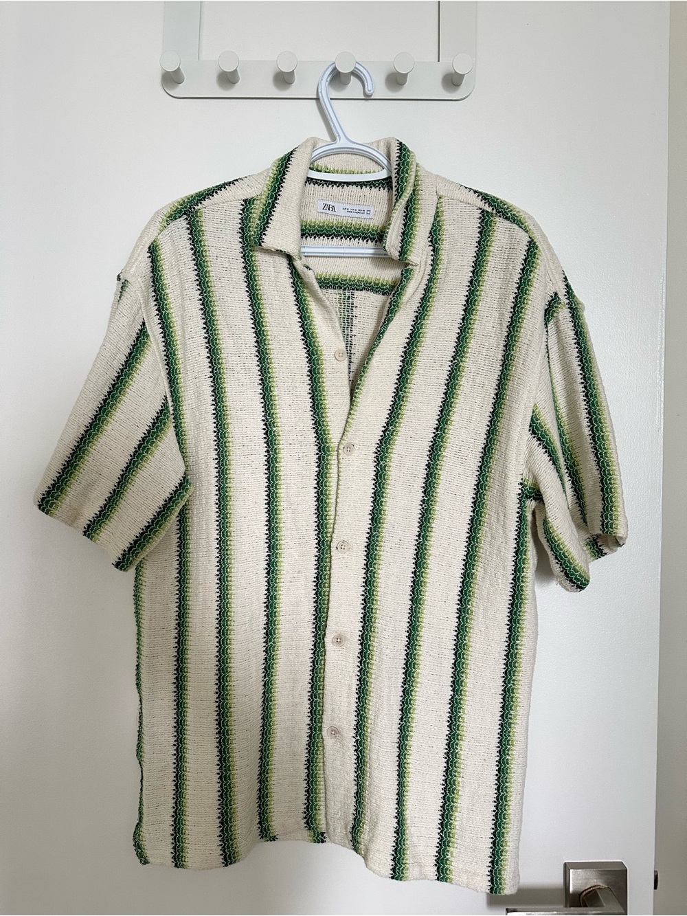 Zara Men Short Sleeve Button-Down Shirt in Cream and Green Stripe